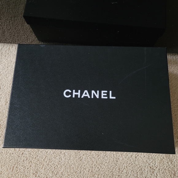 Chanel box - Picture 1 of 4